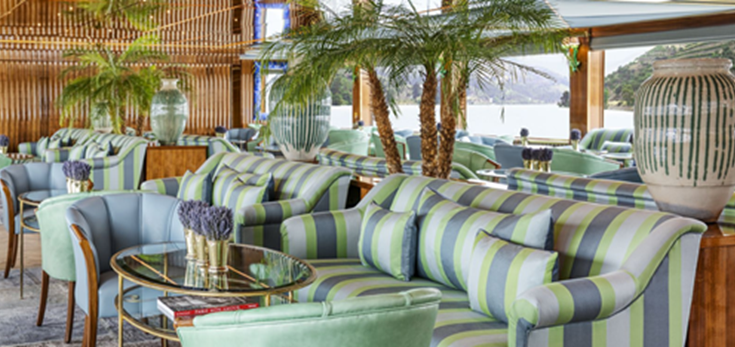 Uniworld - Bon Voyage lounge in France